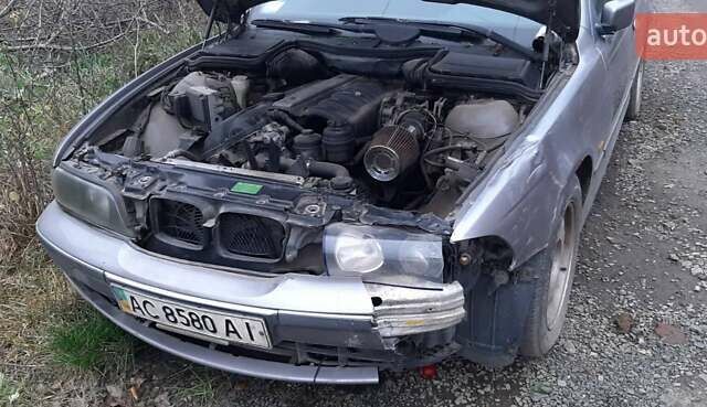 Серый БМВ 5 Серия, объемом двигателя 2.8 л и пробегом 343 тыс. км за 3100 $, фото 1 на Automoto.ua