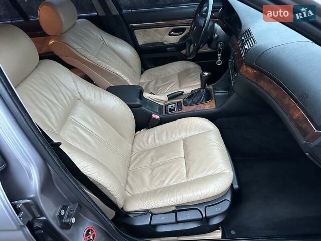 Сірий БМВ 5 Серія, об'ємом двигуна 2.5 л та пробігом 250 тис. км за 8000 $, фото 119 на Automoto.ua