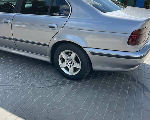 Серый БМВ 5 Серия, объемом двигателя 2 л и пробегом 400 тыс. км за 4000 $, фото 4 на Automoto.ua