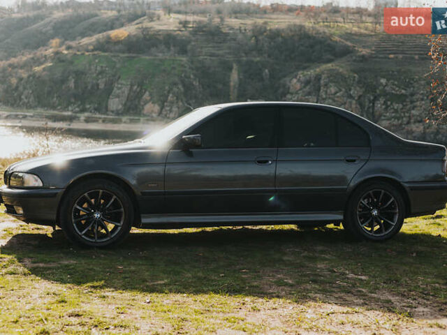 Серый БМВ 5 Серия, объемом двигателя 2.49 л и пробегом 268 тыс. км за 6000 $, фото 3 на Automoto.ua