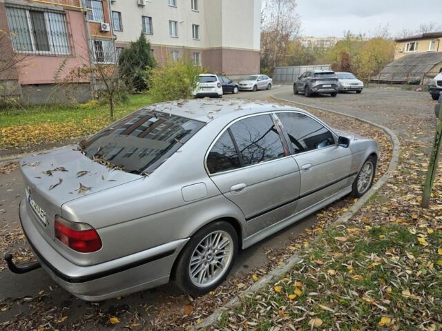 Серый БМВ 5 Серия, объемом двигателя 2.5 л и пробегом 300 тыс. км за 3600 $, фото 2 на Automoto.ua