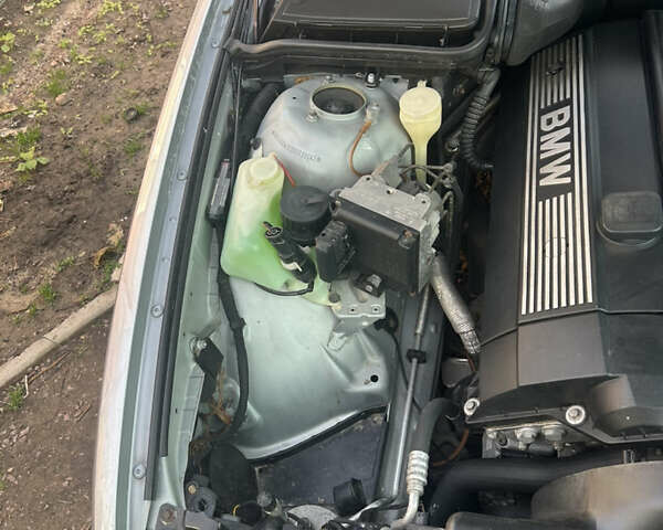 Серый БМВ 5 Серия, объемом двигателя 2.49 л и пробегом 315 тыс. км за 6000 $, фото 17 на Automoto.ua