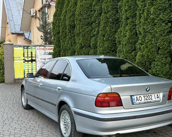 Серый БМВ 5 Серия, объемом двигателя 2.5 л и пробегом 322 тыс. км за 3100 $, фото 2 на Automoto.ua