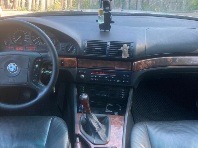 Серый БМВ 5 Серия, объемом двигателя 2.5 л и пробегом 370 тыс. км за 3800 $, фото 10 на Automoto.ua