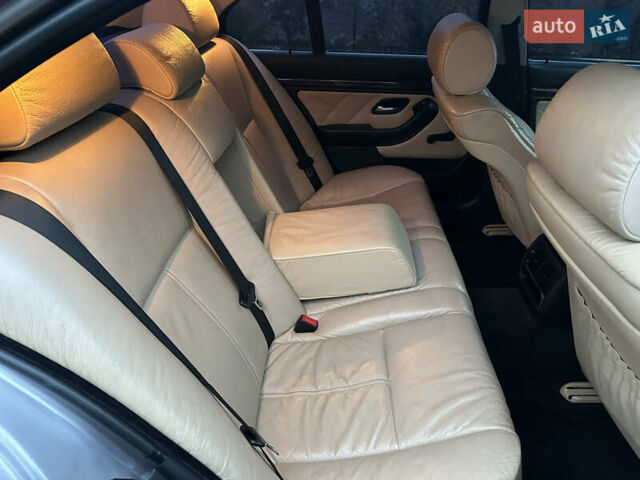 Сірий БМВ 5 Серія, об'ємом двигуна 2.5 л та пробігом 250 тис. км за 8000 $, фото 54 на Automoto.ua