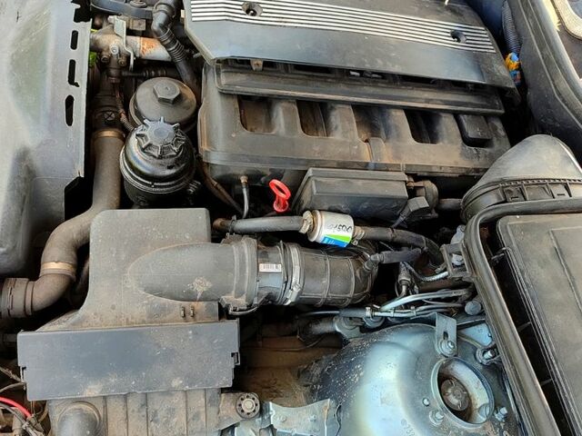 Серый БМВ 5 Серия, объемом двигателя 2.8 л и пробегом 210 тыс. км за 2700 $, фото 1 на Automoto.ua