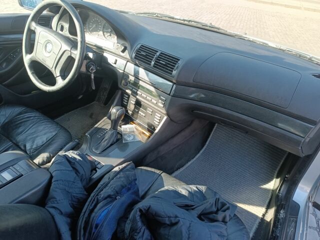 Серый БМВ 5 Серия, объемом двигателя 2.5 л и пробегом 230 тыс. км за 4600 $, фото 2 на Automoto.ua