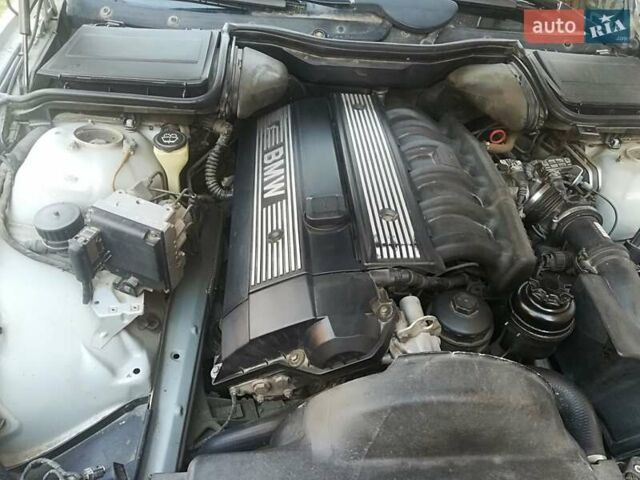 Сірий БМВ 5 Серія, об'ємом двигуна 2 л та пробігом 530 тис. км за 5000 $, фото 33 на Automoto.ua