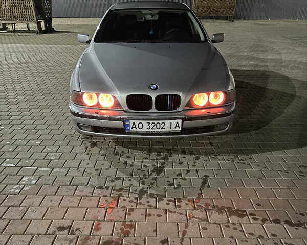 Серый БМВ 5 Серия, объемом двигателя 2.5 л и пробегом 322 тыс. км за 3100 $, фото 9 на Automoto.ua