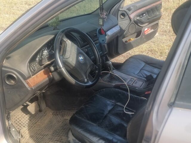 Серый БМВ 5 Серия, объемом двигателя 2 л и пробегом 514 тыс. км за 3700 $, фото 12 на Automoto.ua