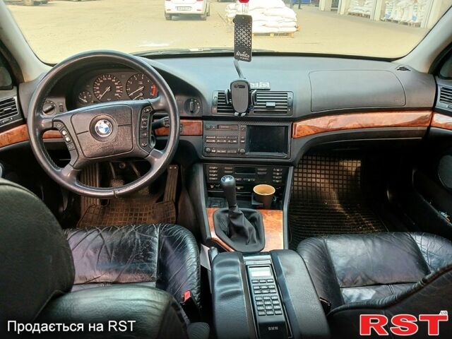 Серый БМВ 5 Серия, объемом двигателя 3.5 л и пробегом 400 тыс. км за 4200 $, фото 4 на Automoto.ua