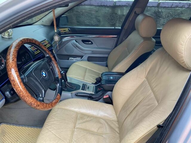 Серый БМВ 5 Серия, объемом двигателя 2 л и пробегом 650 тыс. км за 5000 $, фото 4 на Automoto.ua