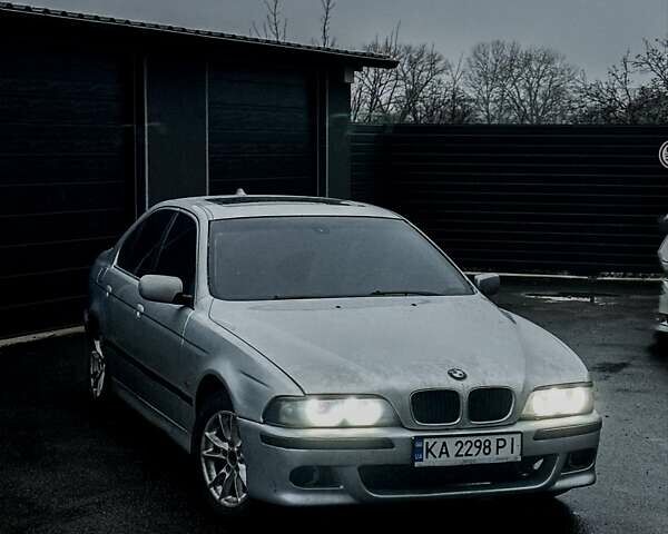 Серый БМВ 5 Серия, объемом двигателя 3 л и пробегом 244 тыс. км за 4600 $, фото 3 на Automoto.ua