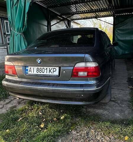 Серый БМВ 5 Серия, объемом двигателя 3.5 л и пробегом 300 тыс. км за 3800 $, фото 1 на Automoto.ua