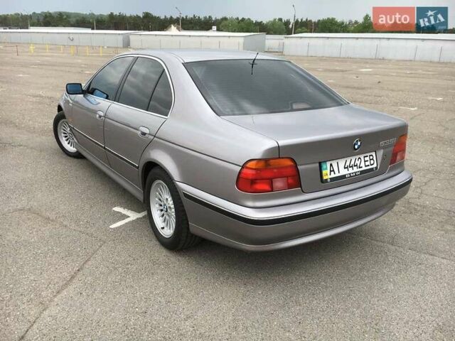 Серый БМВ 5 Серия, объемом двигателя 3.5 л и пробегом 262 тыс. км за 6999 $, фото 1 на Automoto.ua
