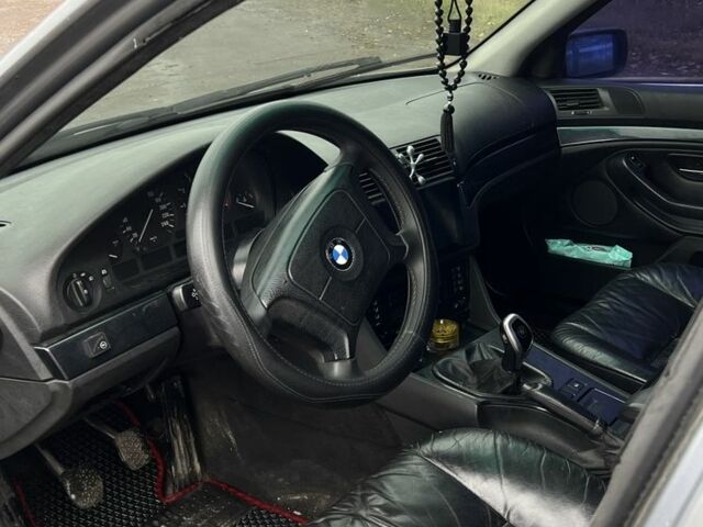 Серый БМВ 5 Серия, объемом двигателя 2.5 л и пробегом 300 тыс. км за 4350 $, фото 6 на Automoto.ua