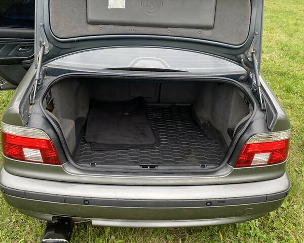 Серый БМВ 5 Серия, объемом двигателя 2.8 л и пробегом 400 тыс. км за 5000 $, фото 5 на Automoto.ua