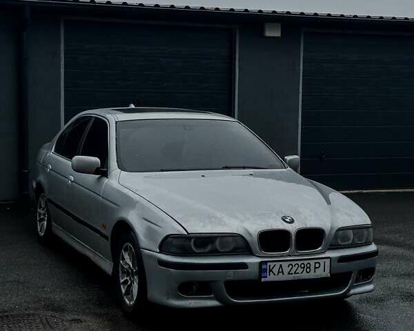 Серый БМВ 5 Серия, объемом двигателя 3 л и пробегом 244 тыс. км за 4600 $, фото 1 на Automoto.ua