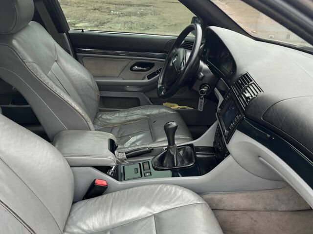 Серый БМВ 5 Серия, объемом двигателя 2 л и пробегом 420 тыс. км за 5000 $, фото 7 на Automoto.ua