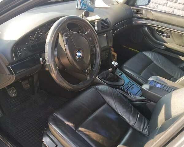 Серый БМВ 5 Серия, объемом двигателя 2 л и пробегом 300 тыс. км за 6000 $, фото 4 на Automoto.ua