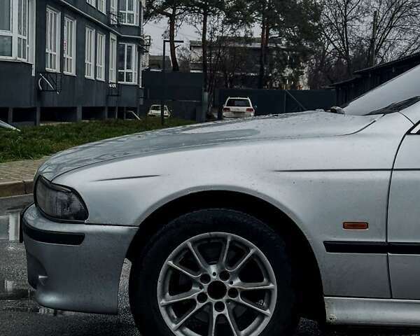 Серый БМВ 5 Серия, объемом двигателя 3 л и пробегом 244 тыс. км за 4600 $, фото 9 на Automoto.ua