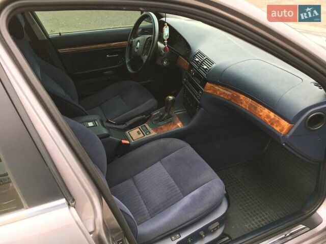 Серый БМВ 5 Серия, объемом двигателя 3.5 л и пробегом 262 тыс. км за 6999 $, фото 3 на Automoto.ua