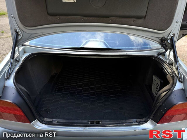 Серый БМВ 5 Серия, объемом двигателя 2 л и пробегом 327 тыс. км за 3500 $, фото 7 на Automoto.ua