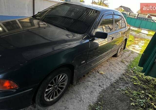 Серый БМВ 5 Серия, объемом двигателя 3.5 л и пробегом 300 тыс. км за 3800 $, фото 4 на Automoto.ua