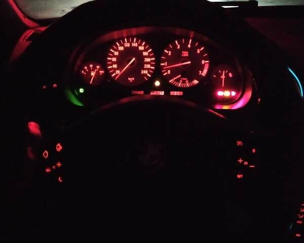 Серый БМВ 5 Серия, объемом двигателя 2 л и пробегом 300 тыс. км за 6000 $, фото 2 на Automoto.ua