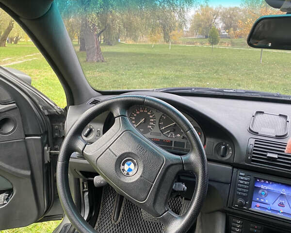 Серый БМВ 5 Серия, объемом двигателя 2.8 л и пробегом 400 тыс. км за 5000 $, фото 6 на Automoto.ua