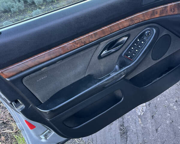 Серый БМВ 5 Серия, объемом двигателя 1.99 л и пробегом 380 тыс. км за 2850 $, фото 11 на Automoto.ua