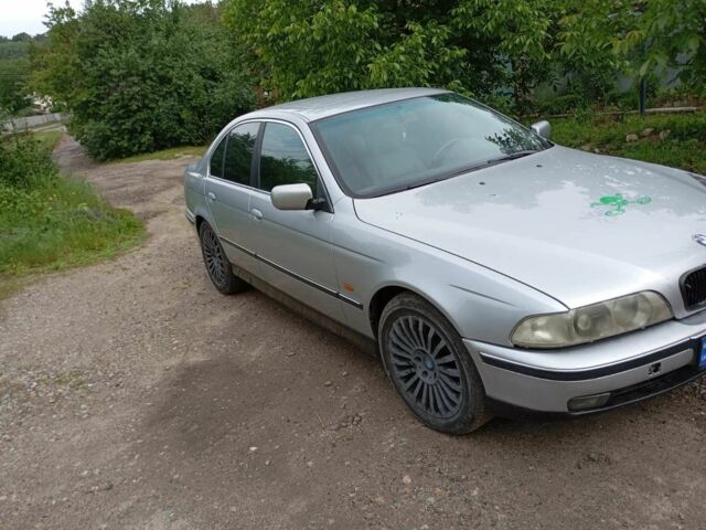 Серый БМВ 5 Серия, объемом двигателя 3.4 л и пробегом 370 тыс. км за 2750 $, фото 1 на Automoto.ua