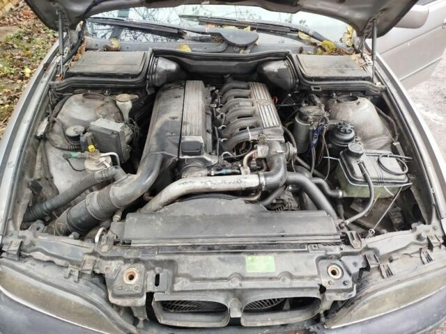 Серый БМВ 5 Серия, объемом двигателя 2.5 л и пробегом 300 тыс. км за 238 $, фото 1 на Automoto.ua