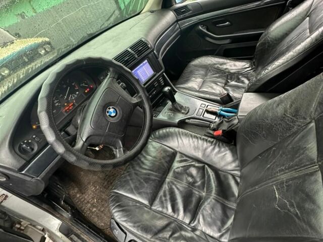 Сірий БМВ 5 Серія, об'ємом двигуна 2 л та пробігом 271 тис. км за 800 $, фото 4 на Automoto.ua