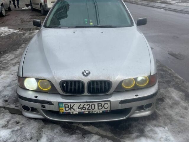 Серый БМВ 5 Серия, объемом двигателя 2.8 л и пробегом 111 тыс. км за 2800 $, фото 2 на Automoto.ua