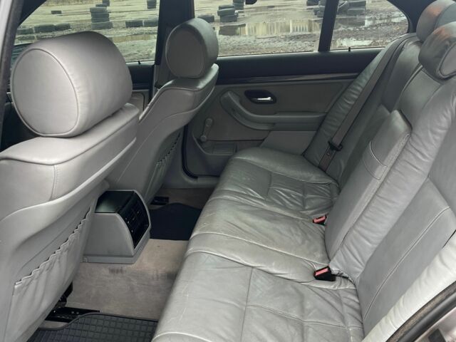 Серый БМВ 5 Серия, объемом двигателя 2 л и пробегом 420 тыс. км за 5000 $, фото 5 на Automoto.ua