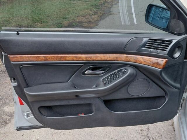 Сірий БМВ 5 Серія, об'ємом двигуна 0 л та пробігом 356 тис. км за 4800 $, фото 7 на Automoto.ua