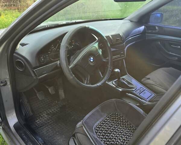 Сірий БМВ 5 Серія, об'ємом двигуна 2 л та пробігом 4 тис. км за 2599 $, фото 3 на Automoto.ua