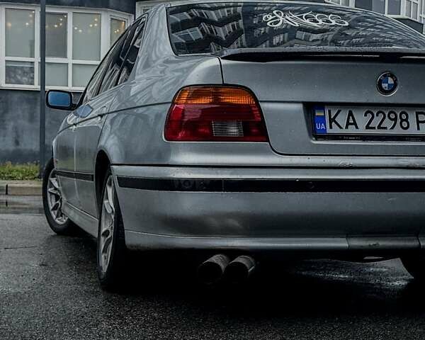 Серый БМВ 5 Серия, объемом двигателя 3 л и пробегом 244 тыс. км за 4600 $, фото 12 на Automoto.ua