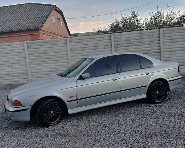 Серый БМВ 5 Серия, объемом двигателя 2.5 л и пробегом 415 тыс. км за 4200 $, фото 2 на Automoto.ua