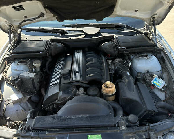 Сірий БМВ 5 Серія, об'ємом двигуна 2 л та пробігом 450 тис. км за 4599 $, фото 9 на Automoto.ua