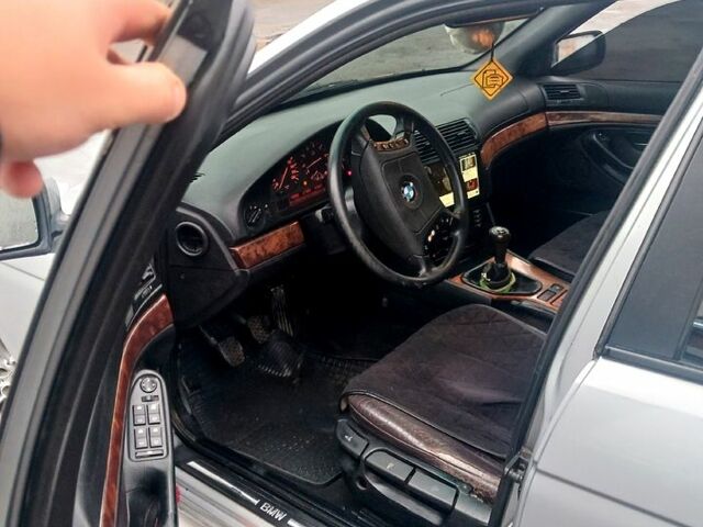 Серый БМВ 5 Серия, объемом двигателя 2.5 л и пробегом 0 тыс. км за 4200 $, фото 10 на Automoto.ua