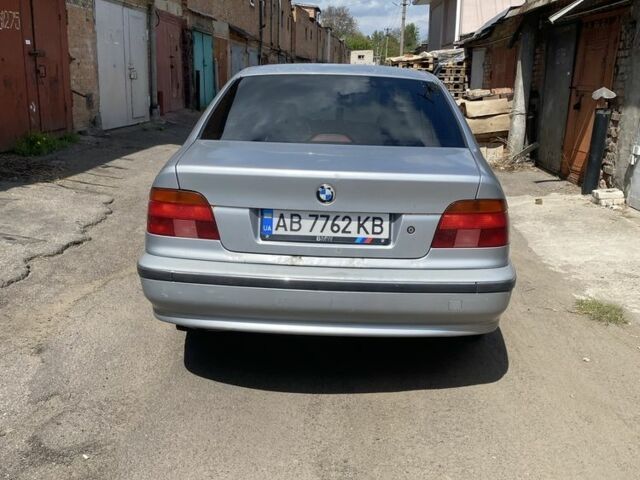 Серый БМВ 5 Серия, объемом двигателя 2 л и пробегом 495 тыс. км за 3950 $, фото 2 на Automoto.ua