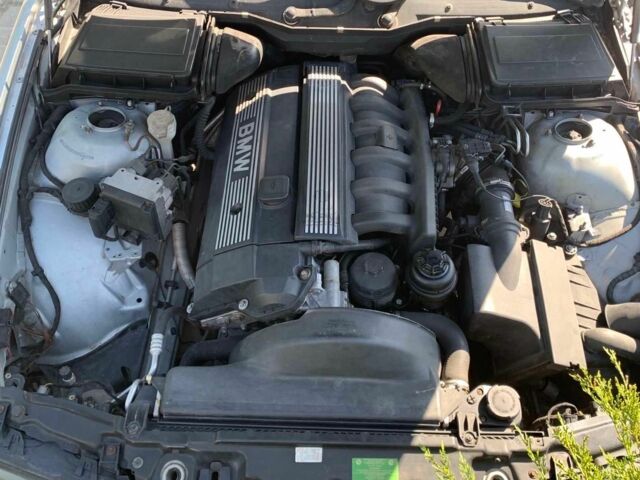 Серый БМВ 5 Серия, объемом двигателя 2 л и пробегом 363 тыс. км за 3900 $, фото 5 на Automoto.ua