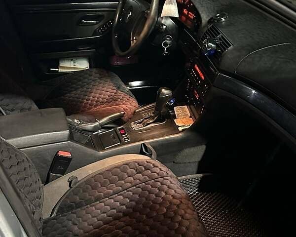 Серый БМВ 5 Серия, объемом двигателя 2.5 л и пробегом 299 тыс. км за 4800 $, фото 6 на Automoto.ua