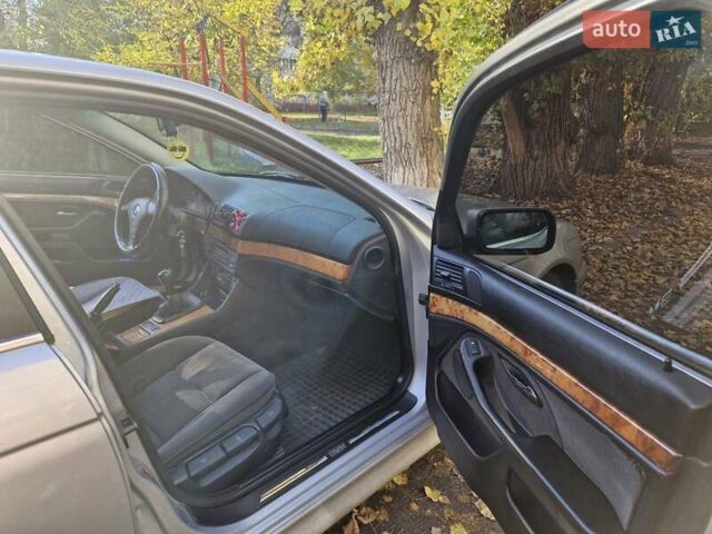 Серый БМВ 5 Серия, объемом двигателя 2 л и пробегом 295 тыс. км за 4000 $, фото 6 на Automoto.ua