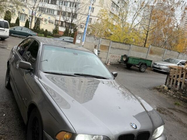 Серый БМВ 5 Серия, объемом двигателя 2.5 л и пробегом 299 тыс. км за 3850 $, фото 1 на Automoto.ua