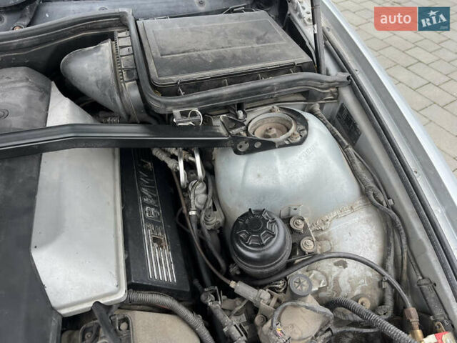 Серый БМВ 5 Серия, объемом двигателя 4.4 л и пробегом 350 тыс. км за 4999 $, фото 49 на Automoto.ua