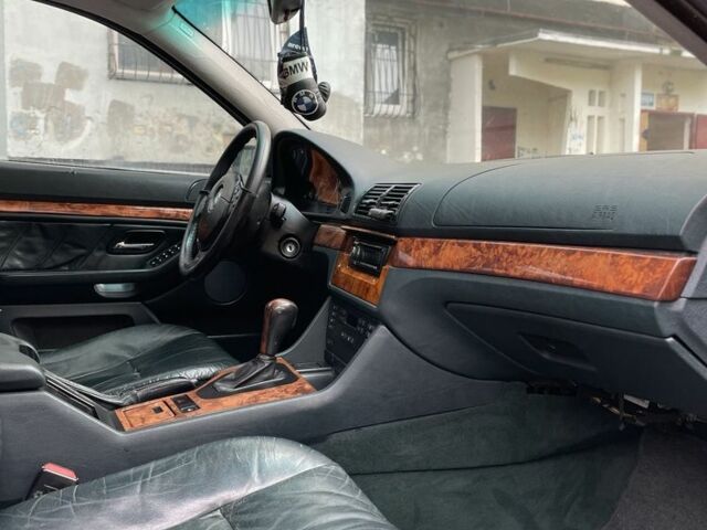 Серый БМВ 5 Серия, объемом двигателя 2.5 л и пробегом 230 тыс. км за 4050 $, фото 22 на Automoto.ua