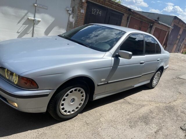 Серый БМВ 5 Серия, объемом двигателя 2 л и пробегом 495 тыс. км за 3950 $, фото 3 на Automoto.ua